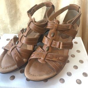 Strappy Tan Earth Wedges